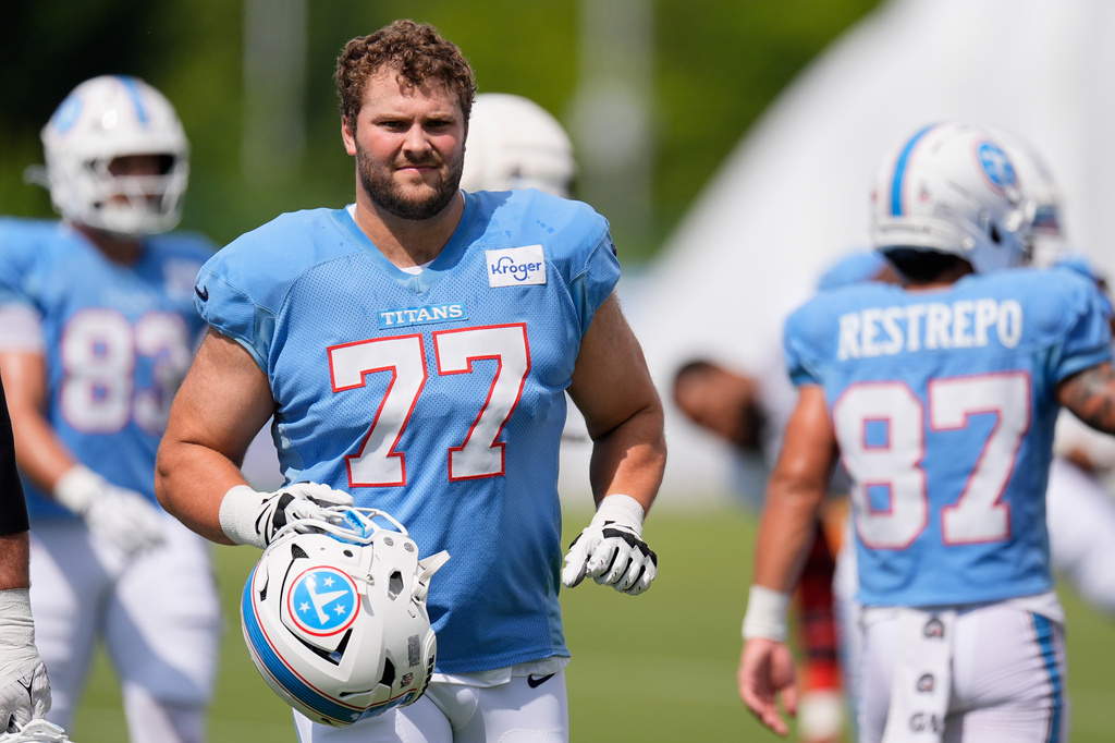 Tennessee Titans guard Peter Skoronski (77) warms up during the NFL football team's training camp Tuesday, Aug. 4, 2026, in Nashville, Tenn. (AP Photo/George Walker IV)