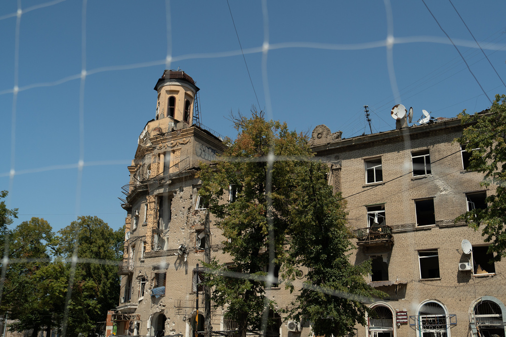 In this photo provided by Ukraine's 93rd Kholodnyi Yar Separate Mechanized Brigade press service and taken Monday, Aug. 10, 2026, an abandoned apartment building is seen through the anti-drone net in the frontline town of Druzhkivka, Donetsk region, Ukraine. (Iryna Rybakova/Ukraine's 93rd Mechanized Brigade via AP)