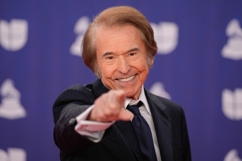 Raphael, recipient of the Person of the Year Award, arrives at the 2025 Latin Grammys on Thursday, Nov. 13, 2025, at MGM Grand in Las Vegas. (AP Photo/John Locher)
