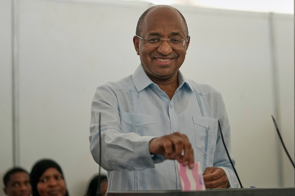 Zanzibar President Hussein Ali Mwinyi prepares to to cast his vote during the general elections at Kwahani polling station in Zanzibar, Tanzania, Wednesday, Oct. 29, 2025. (AP Photo/Brian Inganga)