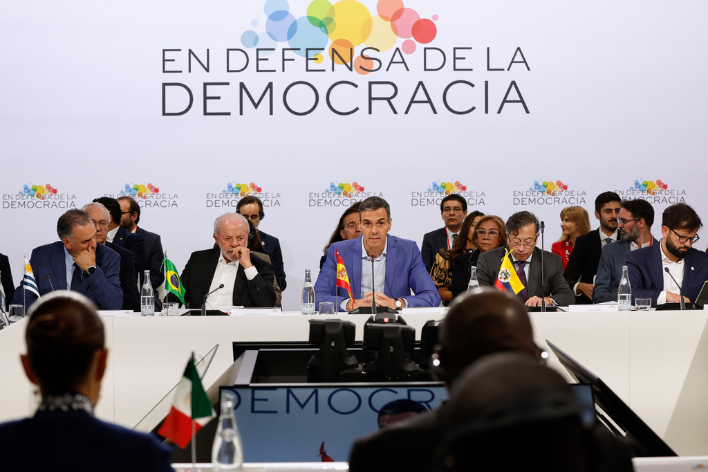Spain's Prime Minister Pedro Sanchez, center, Brazil's President Luiz Inacio Lula da Silva, center left, Colombia's President Gustavo Petro, second right, Uruguay's President Yamandu Orsi, left, and Chile's former President Gabriel Boric, right, attend the Meeting in Defence of Democracy summit in Barcelona, Spain, Saturday, April 18, 2026. (AP Photo/Joan Monfort)