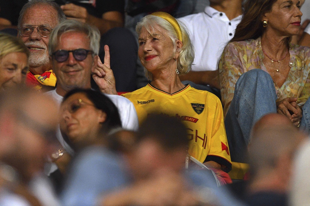 Actress Helen Mirren attends the Serie A soccer match between US Lecce and AC Milan at the Via del Mare Stadium in Lecce, Italy, Friday, Aug. 29, 2025. (Giovanni Evangelista/LaPresse via AP)