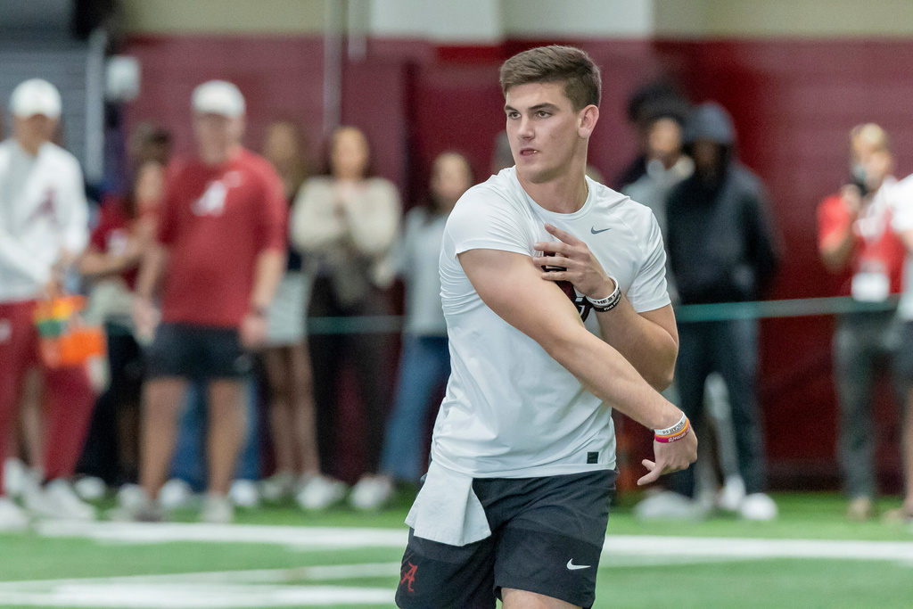 Quarterback Ty Simpson throws in passing drills during Alabama's NFL football pro day, Wednesday, March 25, 2026, in Tuscaloosa, Ala. (AP Photo/Vasha Hunt)