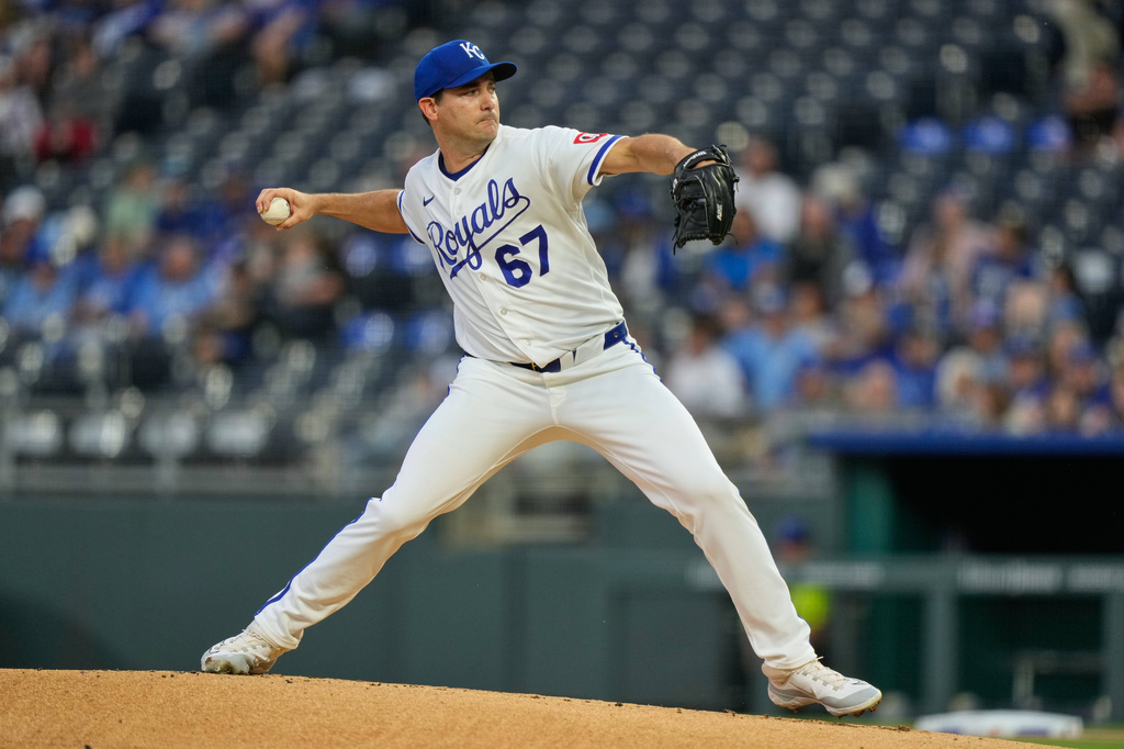 Kansas City Royals starting pitcher Seth Lugo throws during the first inning of a baseball game against the Chicago White Sox, Thursday, April 9, 2026, in Kansas City, Mo. (AP Photo/Charlie Riedel)