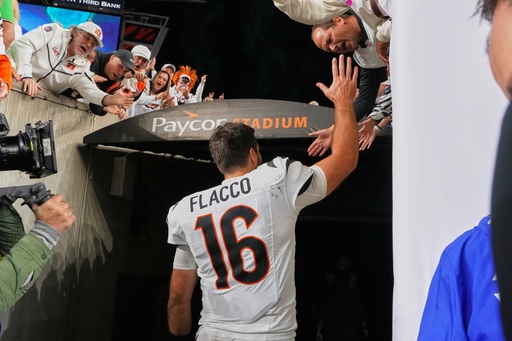 Cincinnati Bengals quarterback Joe Flacco walks off the field following an NFL football game against the Pittsburgh Steelers in Cincinnati Thursday, Oct. 16, 2025. (AP Photo/Jeff Dean) Cincinnati Bengals quarterback Joe Flacco walks off the field following an NFL football game against the Pittsburgh Steelers in Cincinnati Thursday, Oct. 16, 2025. (AP Photo/Jeff Dean)