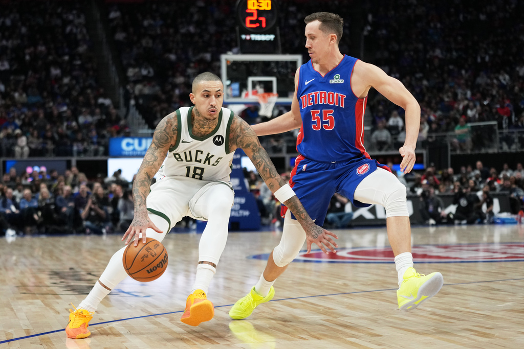 Milwaukee Bucks forward Kyle Kuzma, left, drives against Detroit Pistons forward Duncan Robinson during the first half of an NBA basketball game Saturday, Dec. 6, 2025, in Detroit. (AP Photo/Ryan Sun)