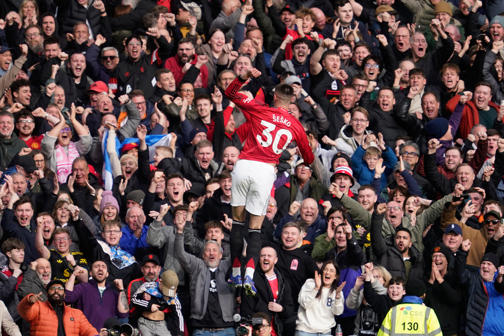 Manchester United's Benjamin Sesko scelebrates after scoring during the Premiier League soccer match between Manchester United and Crystal Palace in Manchester, England, Sunday, March 1, 2026. (AP Photo/Dave Thompson)