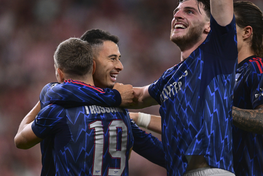 Arsenal's Leandro Trossard, foreground left, celebrates with teammates after scoring his side's second goal during the Champions League opening phase soccer match between Athletic Bilbao and Arsenal at the San Mames stadium in Bilbao, Spain, Tuesday, Sept. 16, 2025. (AP Photo/Miguel Oses)