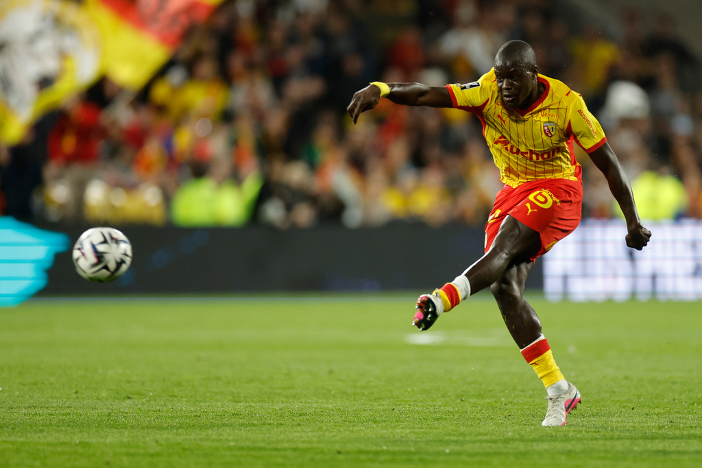 Toulouse's Emersonn shoots during a League One soccer match between Lens and Toulouse in Lens, France, Friday, April 17, 2026. (AP Photo/Jean-Francois Badias)