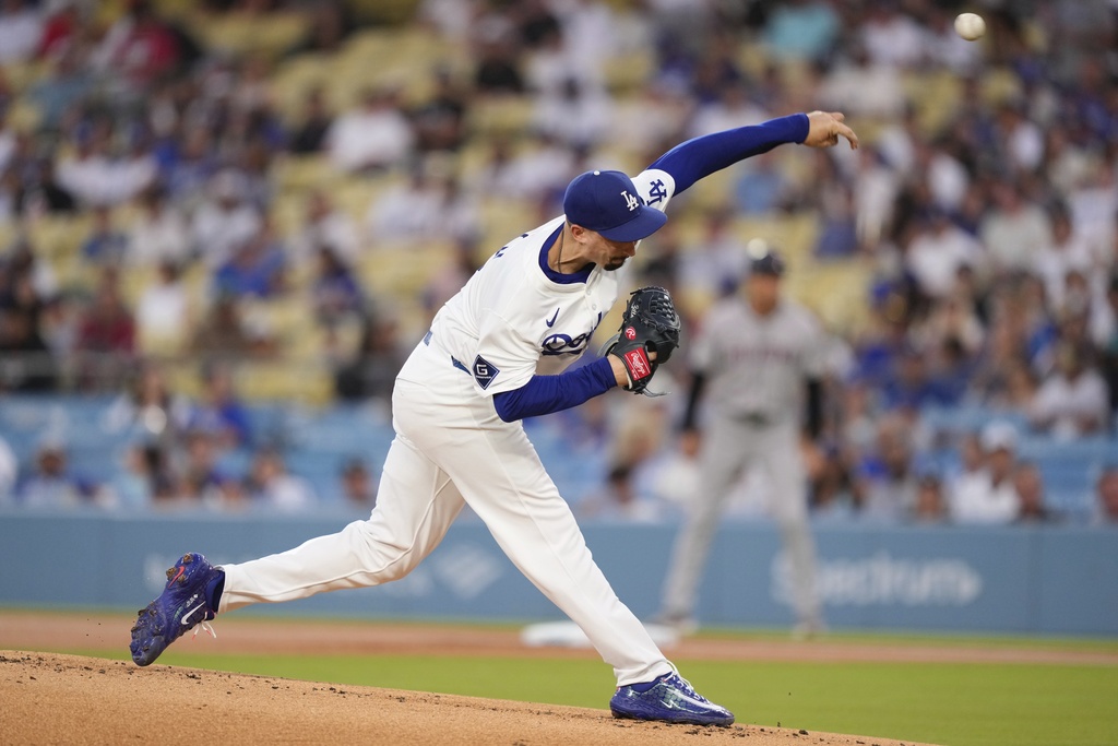 Los Angeles Dodgers starting pitcher Blake Snell throws to the plate during the first inning of a baseball game against the Arizona Diamondbacks, Friday, Aug. 29, 2025, in Los Angeles. (AP Photo/Mark J. Terrill)