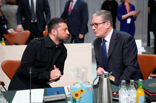 Britain's Prime Minister Kier Starmer, right, talks to Ukraine's President Volodymyr Zelenskyy, left , prior to a meeting of the European Political Community (EPC) in Copenhagen, Denmark, Thursday, Oct. 2, 2025. (Ida Marie Odgaard/Ritzau Scanpix via AP) Britain's Prime Minister Kier Starmer, right, talks to Ukraine's President Volodymyr Zelenskyy, left , prior to a meeting of the European Political Community (EPC) in Copenhagen, Denmark, Thursday, Oct. 2, 2025. (Ida Marie Odgaard/Ritzau Scanpix via AP)