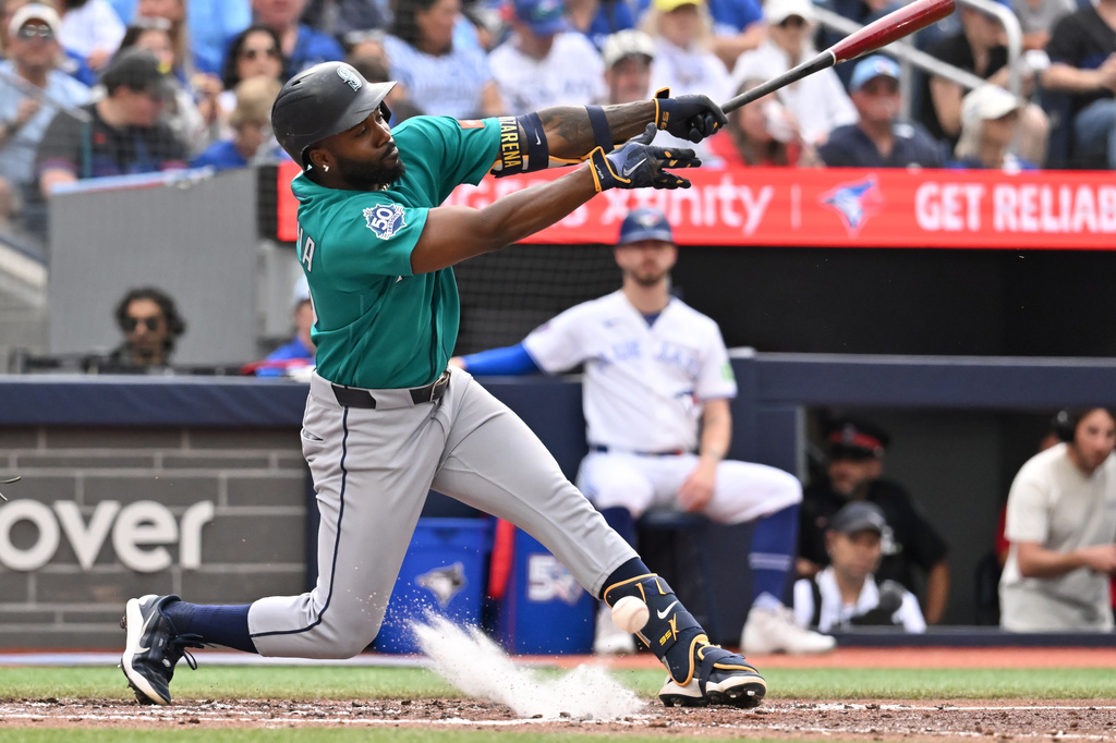 Seattle Mariners' Randy Arozarena fouls off a pitch during the fifth inning of a baseball game against the Toronto Blue Jays, in Toronto, Saturday, Aug. 29, 2026. (Jon Blacker/The Canadian Press via AP)
