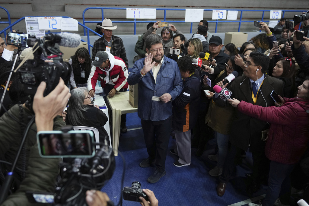 Presidential candidate Samuel Doria Medina votes during presidential and legislative elections in La Paz, Bolivia, Sunday, Aug. 17, 2025. (AP Photo/Natacha Pisarenko)