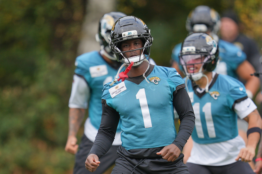 Jacksonville Jaguars running back Travis Etienne (1), works out during an NFL football practice at The Grove in Watford, England, Friday, Oct. 17, 2025. (AP Photo/Kin Cheung)