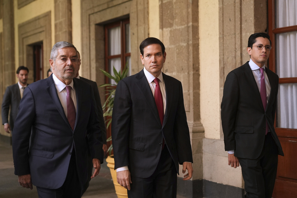 U.S. Secretary of State Marco Rubio, center, arrives to meet with Mexican President Claudia Sheinbaum at the National Palace in Mexico City, Wednesday, Sept. 3, 2025. (AP Photo/Jacquelyn Martin, pool)