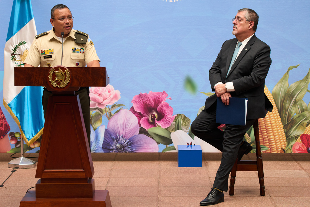 Guatemalan President Bernardo Arévalo, right, and Defense Minister Gen. Henry Saenz give a press conference about Barrio 18 gang members who escaped a maximum-security prison a week prior, in Guatemala City, Tuesday, Oct. 21, 2025. (AP Photo/Moises Castillo)