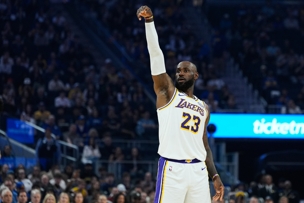 Los Angeles Lakers forward LeBron James (23) watches as he makes a 3-point basket during the first half of an NBA basketball game against the Golden State Warriors, Saturday, Feb. 28, 2026, in San Francisco. (AP Photo/Godofredo A. Vásquez)