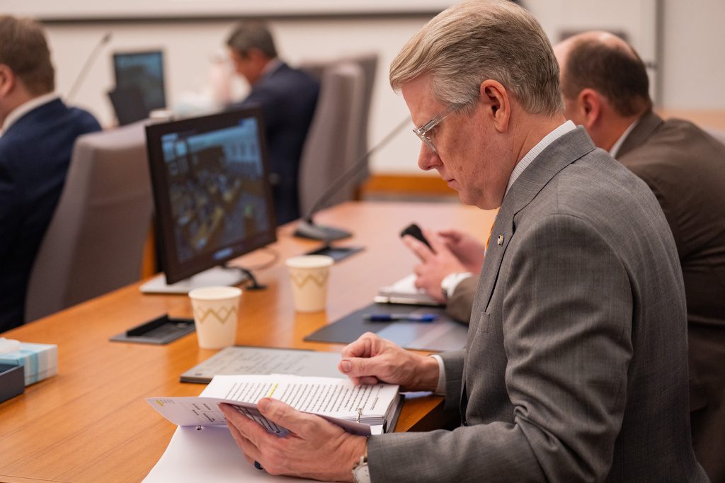 Gregory Milligan, the court-appointed manager controlling Infowars' parent company, Free Speech Systems LLC, reads notes before a hearing on the proposed licensing agreement for The Onion to take control over Alex Jones' Infowars at the Travis County District Court in Austin, Thursday, April 30, 2026. (Mikala Compton/Austin American-Statesman via AP)