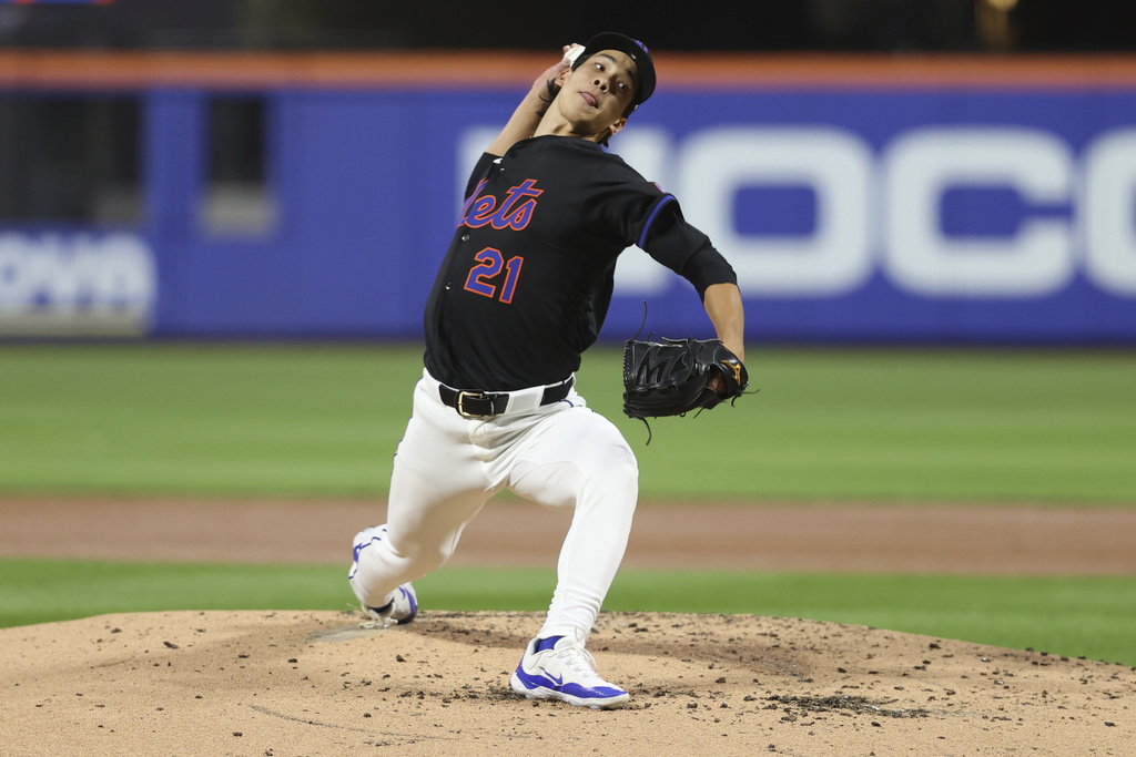 New York Mets pitcher Jonah Tong throws during the second inning of a baseball game against the Miami Marlins, Friday, Aug. 29, 2025, in New York. (AP Photo/Pamela Smith)