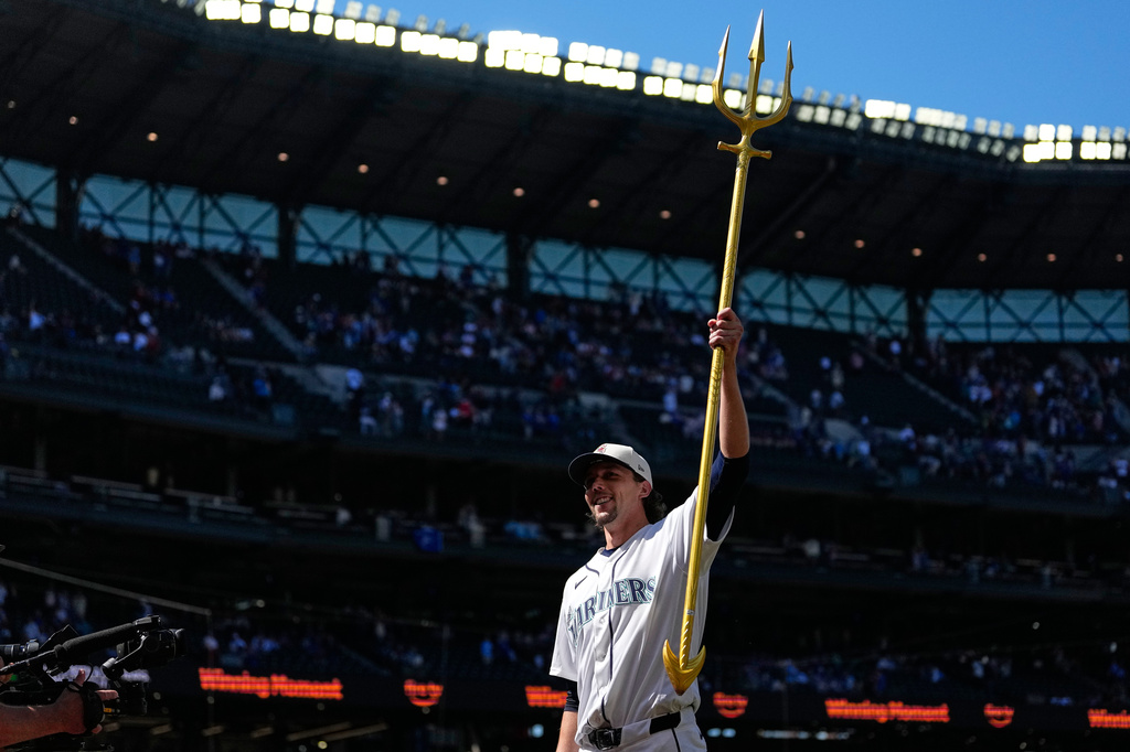 Seattle Mariners starting pitcher Logan Gilbert lifts the trident to celebrate a win over the Toronto Blue Jays in a baseball game, Saturday, July 4, 2026, in Seattle. (AP Photo/Lindsey Wasson)