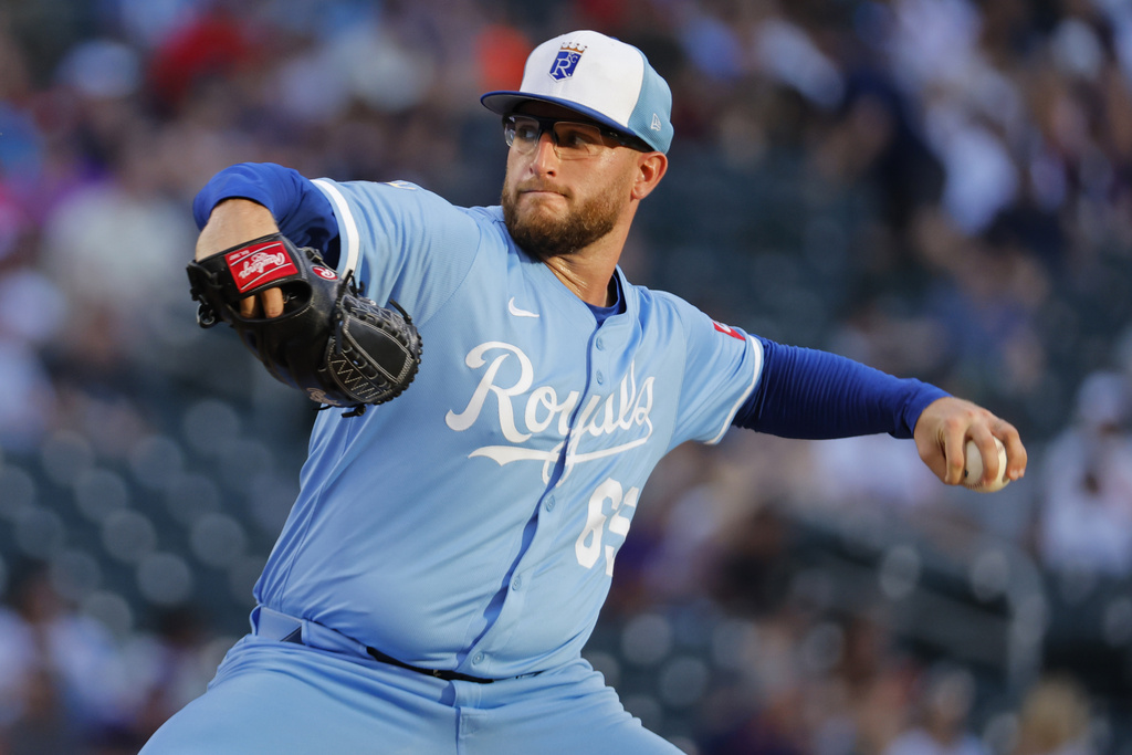 Kansas City Royals starting pitcher Noah Cameron throws to the Minnesota Twins in the third inning of a baseball game Saturday, Aug. 9, 2025, in Minneapolis. (AP Photo/Bruce Kluckhohn)