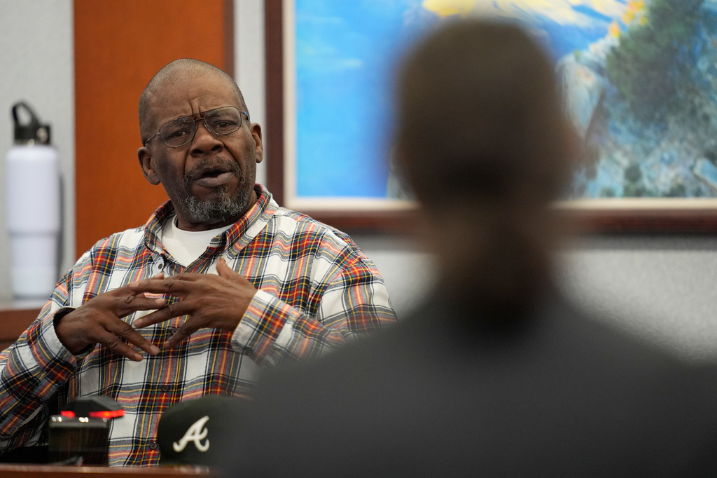 Defense attorney Michael Sanft, foreground, cross examines James McDonald during the murder trial of Duane "Keffe D" Davis related to the 1996 killing of rapper Tupac Shakur, at Clark County District Court Regional Justice Center in Las Vegas, on Tuesday, Aug. 18, 2026. (AP Photo/John Locher, Pool)