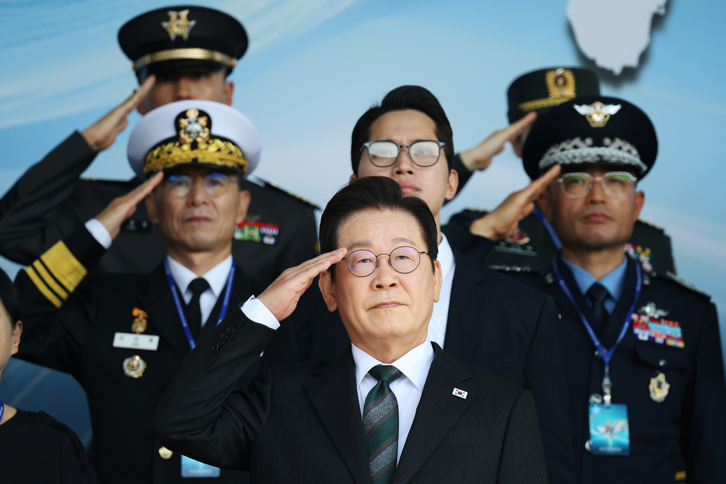 South Korean President Lee Jae Myung, bottom center, salutes to the national flag during a celebration to mark 77th Armed Forces Day in Gyeryong, South Korea Wednesday, Oct. 1, 2025. (Kim Hong-Ji/Pool Photo via AP)