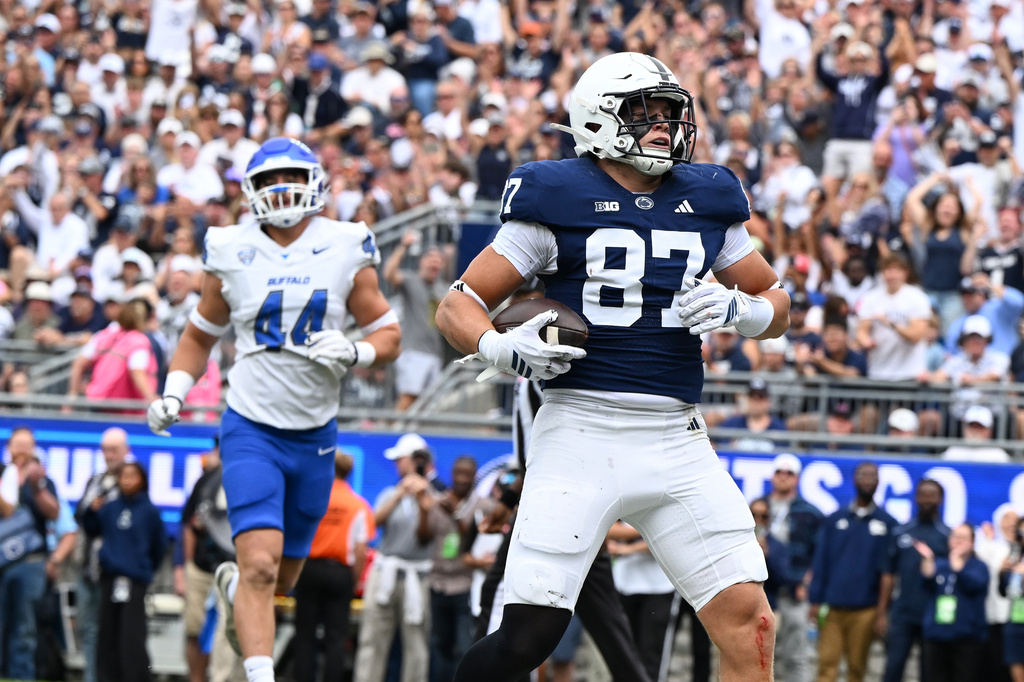 Penn State tight end Andrew Rappleyea (87) celebrates a touchdown pass in front of Buffalo linebacker Zach Bergmann (44) during the first quarter of an NCAA college football game, Saturday, Sept. 19, 2026, in State College, Pa. (AP Photo/Barry Reeger)