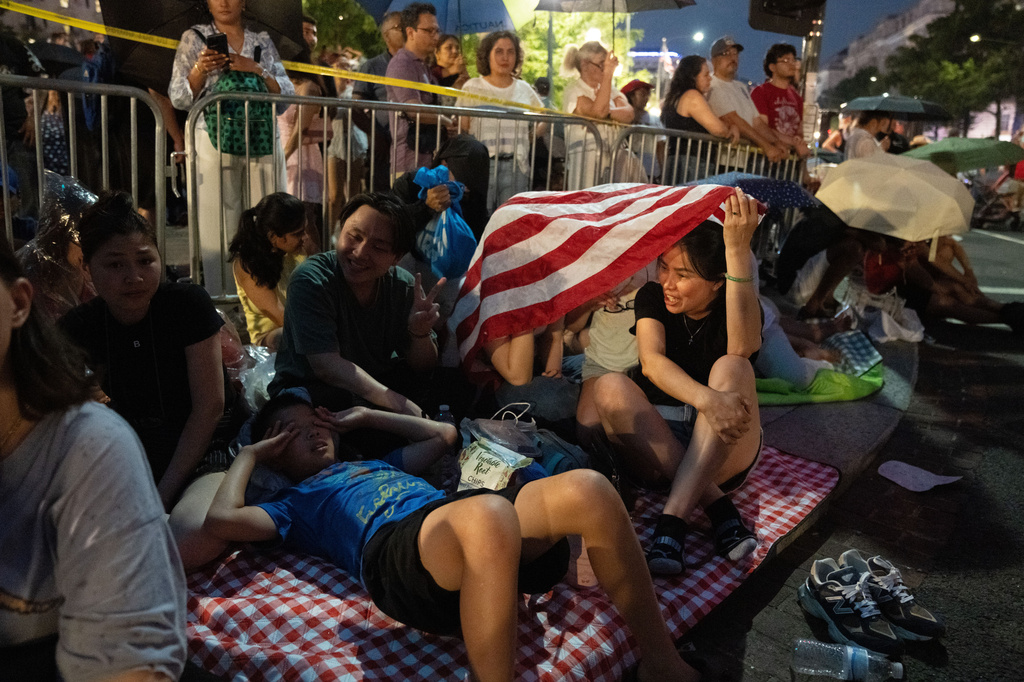 Attendees outside the National Mall following a weather delay announcement at the National mall during an Independence Day event honoring the nation's 250th anniversary, Saturday, July 4, 2026, in Washington. (AP Photo/Allison Robbert)