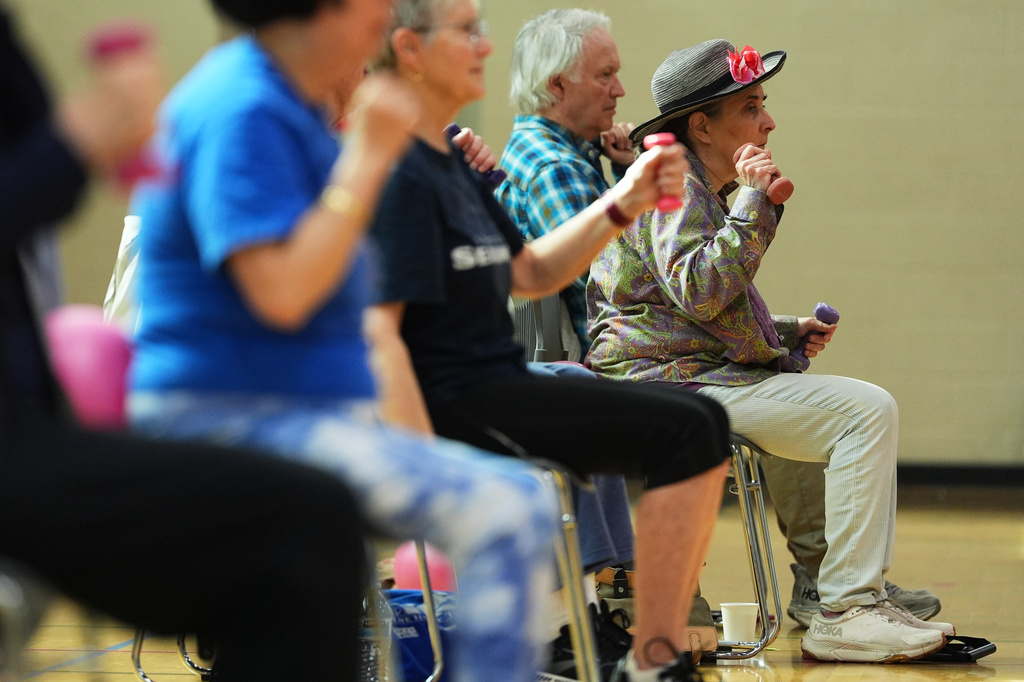 Eileen Weintraub uses light weights during a class for older adults led by Bengie Santos at the Dale Turner Family YMCA, April 30, 2026, in Shoreline, Wash. (AP Photo/Lindsey Wasson)