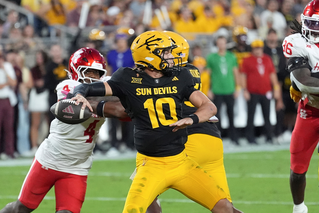 Arizona State quarterback Sam Leavitt throws against Houston during the first half of an NCAA college football game Saturday, Oct. 25, 2025, in Tempe, Ariz. (AP Photo/Ross D. Franklin)
