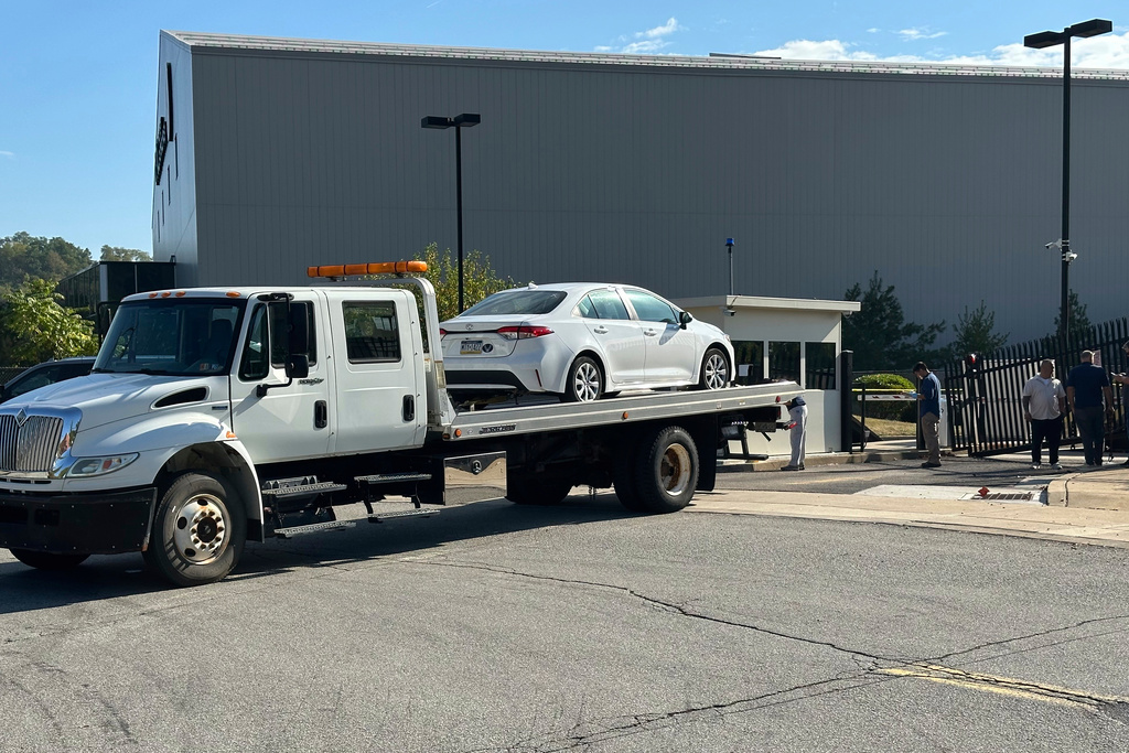 A car that rammed into a gate at the FBI building is removed in Pittsburgh, Wednesday, Sept. 17, 2025. (AP Photo/Peter Smith)