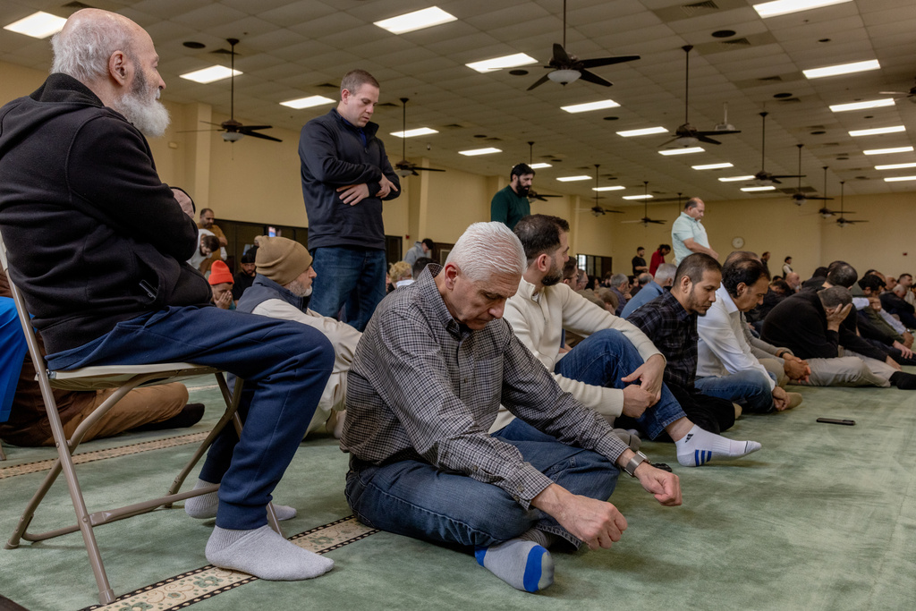 People pray at the Islamic Society of Tulsa, Friday, Feb. 13, 2026, in Tulsa, Okla. (AP Photo/Brittany Bendabout)