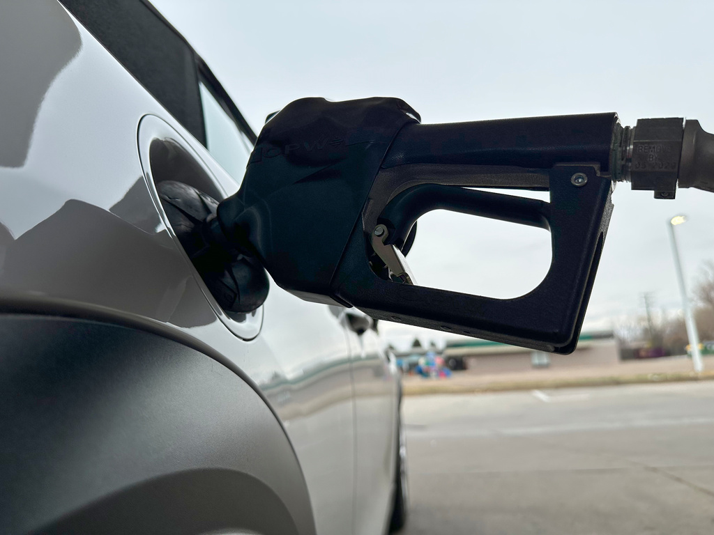 FILE - A motorist fills up the tank of a vehicle at a gasoline station Sunday, Nov. 30, 2025, in Littleton, Colo. (AP Photo/David Zalubowski, File)