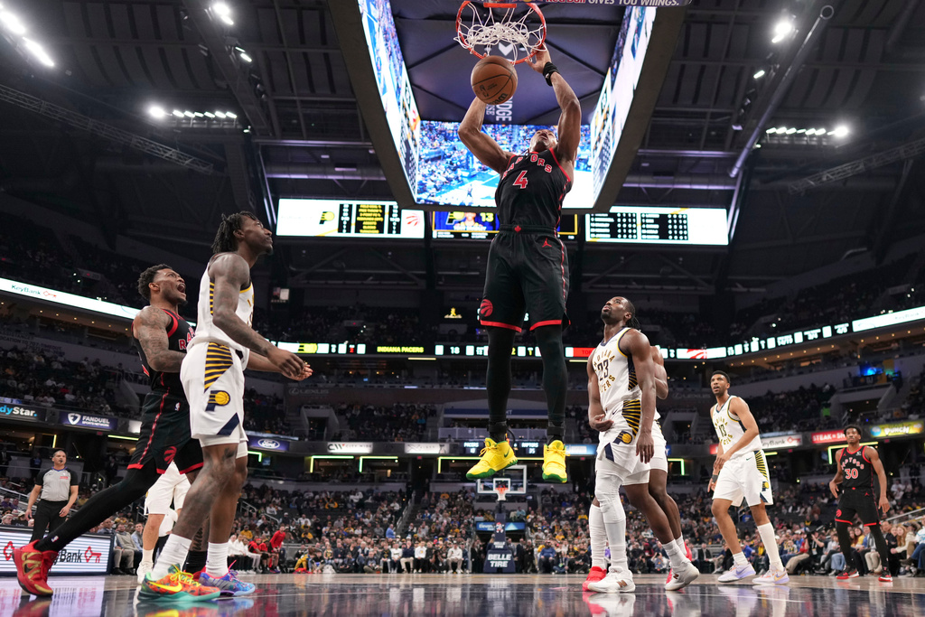 Toronto Raptors forward Scottie Barnes (4) dunks in front of Indiana Pacers guard Aaron Nesmith (23) during the first half of an NBA basketball game in Indianapolis, Wednesday, Jan. 14, 2026. (AP Photo/AJ Mast)