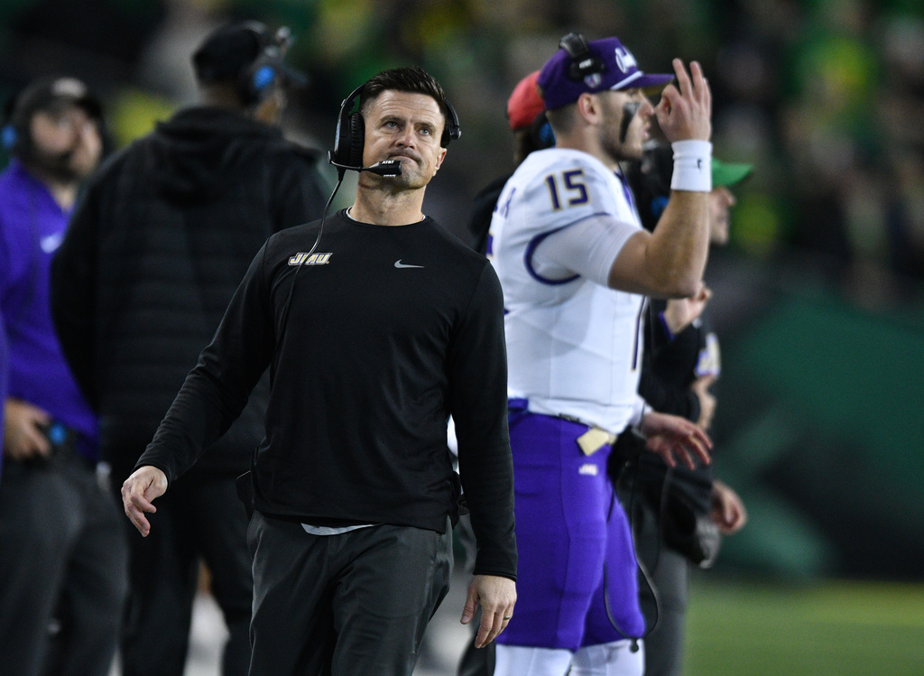 James Madison head coach Bob Chesney looks up at the scoreboard while playing Oregon during the first half in the first round of the NCAA College Football Playoff, Saturday, Dec. 20, 2025, in Eugene, Ore. (AP Photo/Mark Ylen)