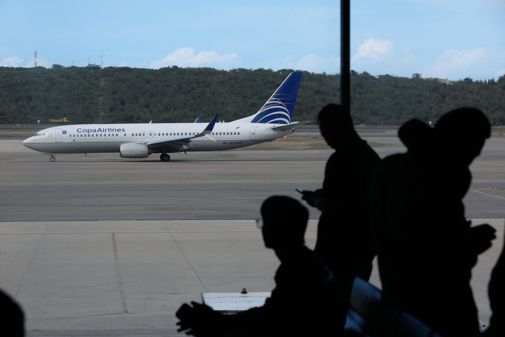 A COPA Airlines plane taxis at Simon Bolivar International Airport in Maiquetia, Venezuela, Monday, Dec. 1, 2025, days after the government revoked operating rights for international airlines that suspended flights following a warning from the U.S. Federal Aviation Administration.(AP Photo/Cristian Hernandez)
