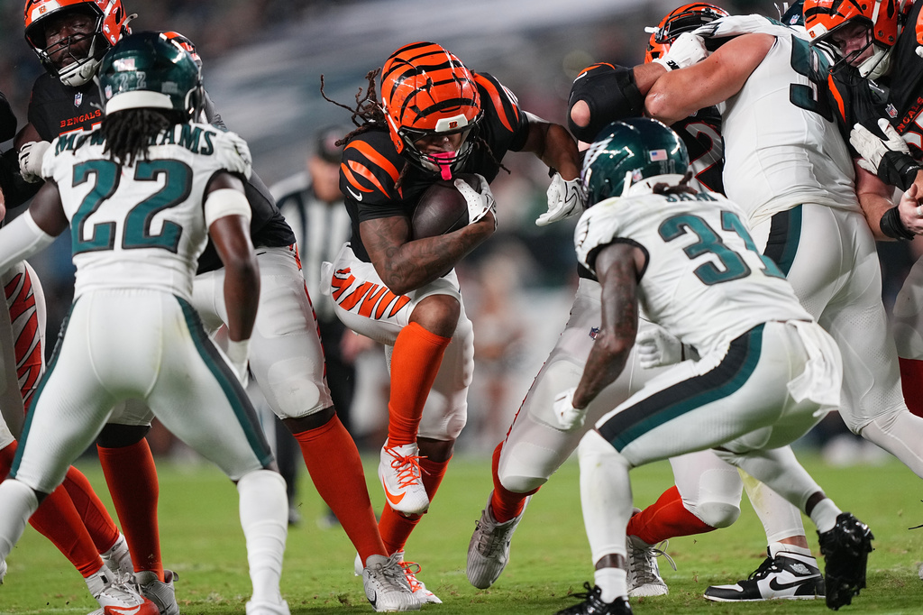 Cincinnati Bengals' Kendall Milton runs the ball during the first half of a preseason NFL football game against the Philadelphia Eagles on Friday, Aug. 28, 2026, in Philadelphia. (AP Photo/Matt Rourke)