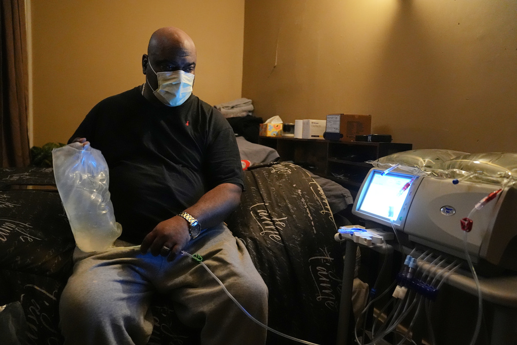 Ahmad Collins, a city government worker and former Penn State linebacker, prepares for his nightly dialysis at his home in Harrisburg, Pa., Thursday, Dec. 11, 2025. (AP Photo/Matt Rourke)