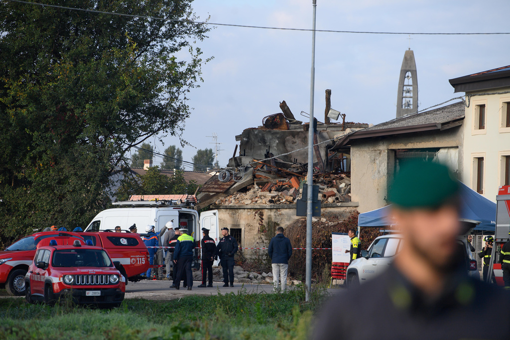 Rescue workers and policemen attend to the scene of an explosion in the town of Castel d’Azzano, 10 km (six miles) southwest Verona, Italy, Tuesday, Oct. 14, 2025. (Claudio Furlan/LaPresse via AP)