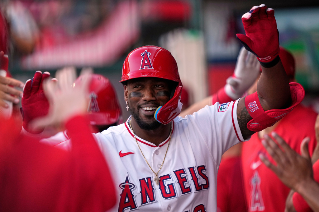 Los Angeles Angels' Jorge Soler is congratulated by teammates in the dugout after hitting a two-run home run during the first inning of a baseball game lagainst the New York Mets, Friday, May 1, 2026, in Anaheim, Calif. (AP Photo/Mark J. Terrill)