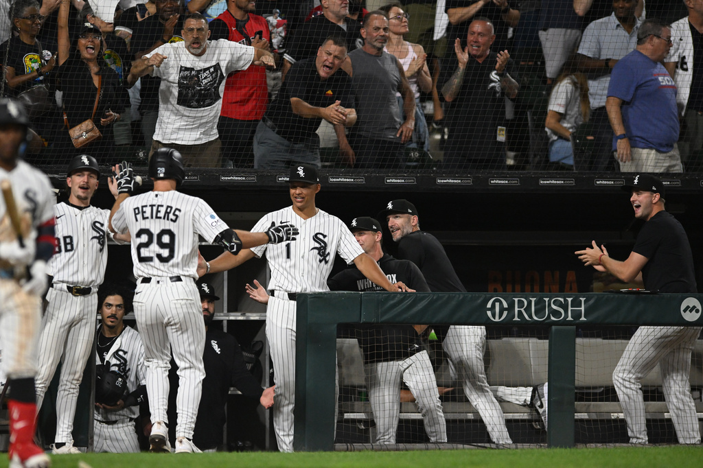 Chicago White Sox's Tristan Peters (29) celebrates with manager Will Venable (1) at the dugout after hitting a two-run home during the fifth inning of a baseball game against the Texas Rangers in Chicago, Wednesday, Aug. 26, 2026. (AP Photo/Paul Beaty)