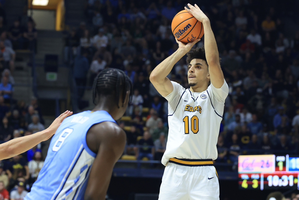 California guard Justin Pippen (10) shoots against North Carolina forward Caleb Wilson (8) during the first half of an NCAA college basketball game in Berkeley, Calif., Saturday, Jan. 17, 2026. (AP Photo/Jed Jacobsohn)