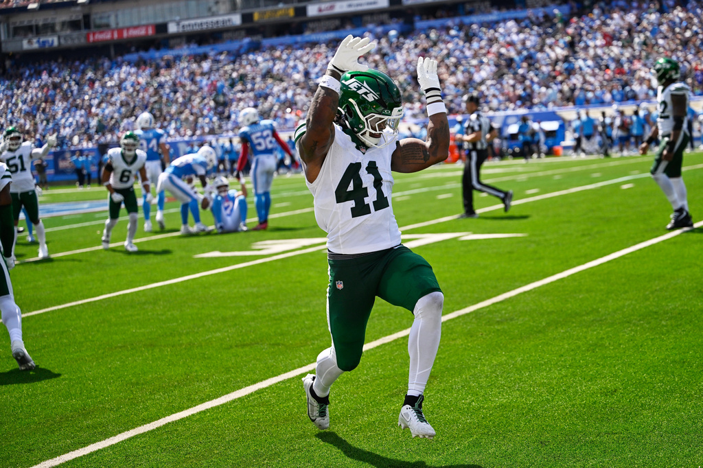 New York Jets linebacker Marcelino McCrary-Ball (41) celebrates a fumble recovery on a kick-off to the Tennessee Titans, during the first half of an NFL football game Sunday, Sept. 13, 2026, in Nashville, Tenn. (AP Photo/John Amis)