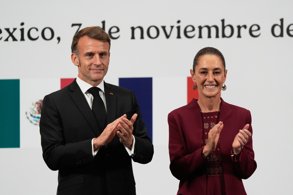 France's President Emmanuel Macron, left, and Mexican President Claudia Sheinbaum give a joint news conference at the National Palace in Mexico City, Friday, Nov. 7, 2025. (AP Photo/Marco Ugarte)