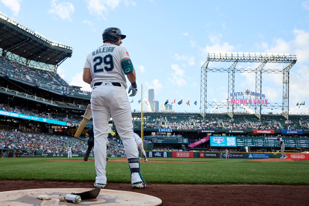 Seattle Mariners' Cal Raleigh prepares to bat against the Baltimore Orioles during the first inning after his return from the injured list in a baseball game, Tuesday, June 16, 2026, in Seattle. (AP Photo/John Froschauer)