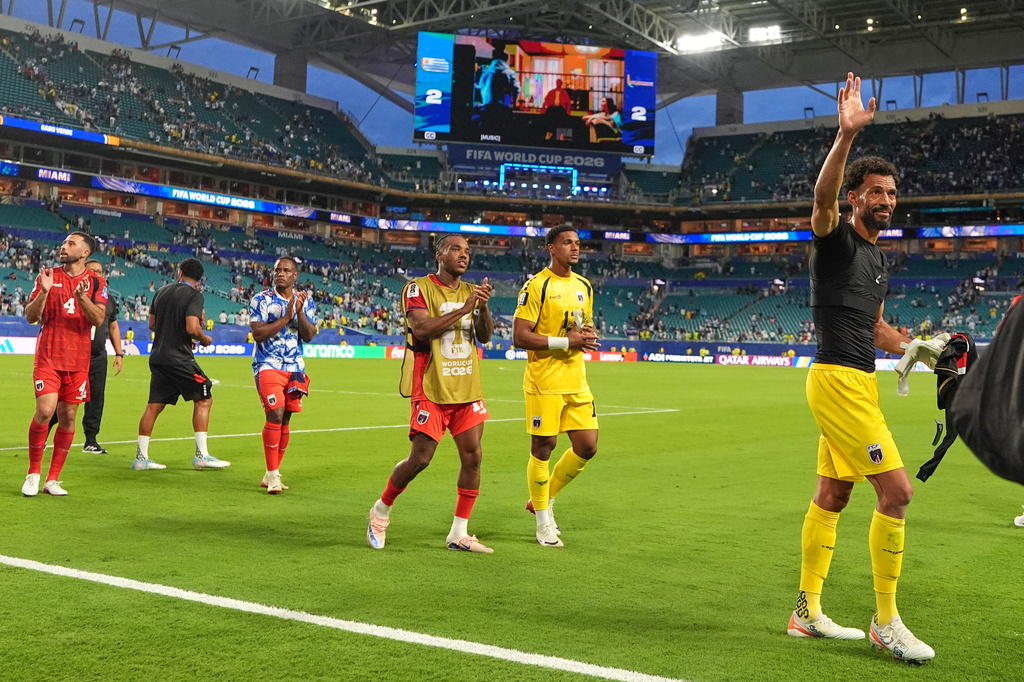 Cape Verde goalkeeper Vozinha, right, and teammates wave to supporters following the World Cup Group H soccer match between Uruguay and Cape Verde in Miami Gardens, Fla., Sunday, June 21, 2026. (AP Photo/Rebecca Blackwell)