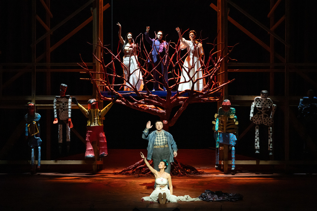 This image released by the Metropolitan Opera shows mezzo-soprano Isabel Leonard as Frida Kalho, foreground center, and baritone Carlos Álvarez as Diego Rivera in a rehearsal for “El Último Sueño de Frida y Diego,” on May 11, 2026, at the Metropolitan Opera in New York. (Marty Sohl/MetOpera via AP)