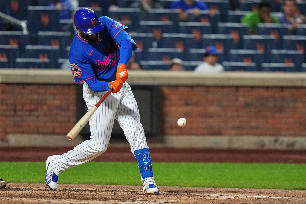 New York Mets' Luis Robert Jr. hits a two-run single during the eighth inning of a baseball game against the Miami Marlins Thursday, July 30, 2026, in New York. (AP Photo/Frank Franklin II)