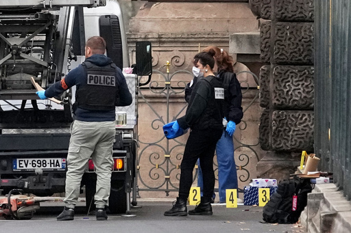 Police officers look for clues by a basket lift used by thieves Sunday, Oct. 19, 2025 at the Louvre museum in Paris. (AP Photo/Thibault Camus) Police officers look for clues by a basket lift used by thieves Sunday, Oct. 19, 2025 at the Louvre museum in Paris. (AP Photo/Thibault Camus)